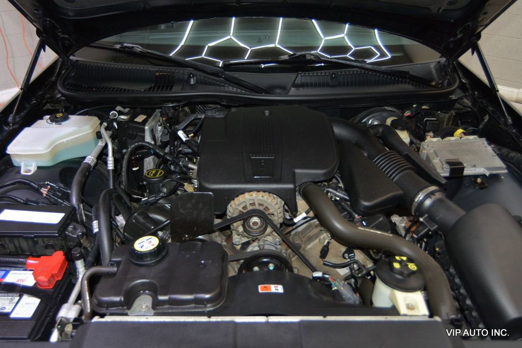 Used 2005 Lincoln Town Car Signature Limited image 33