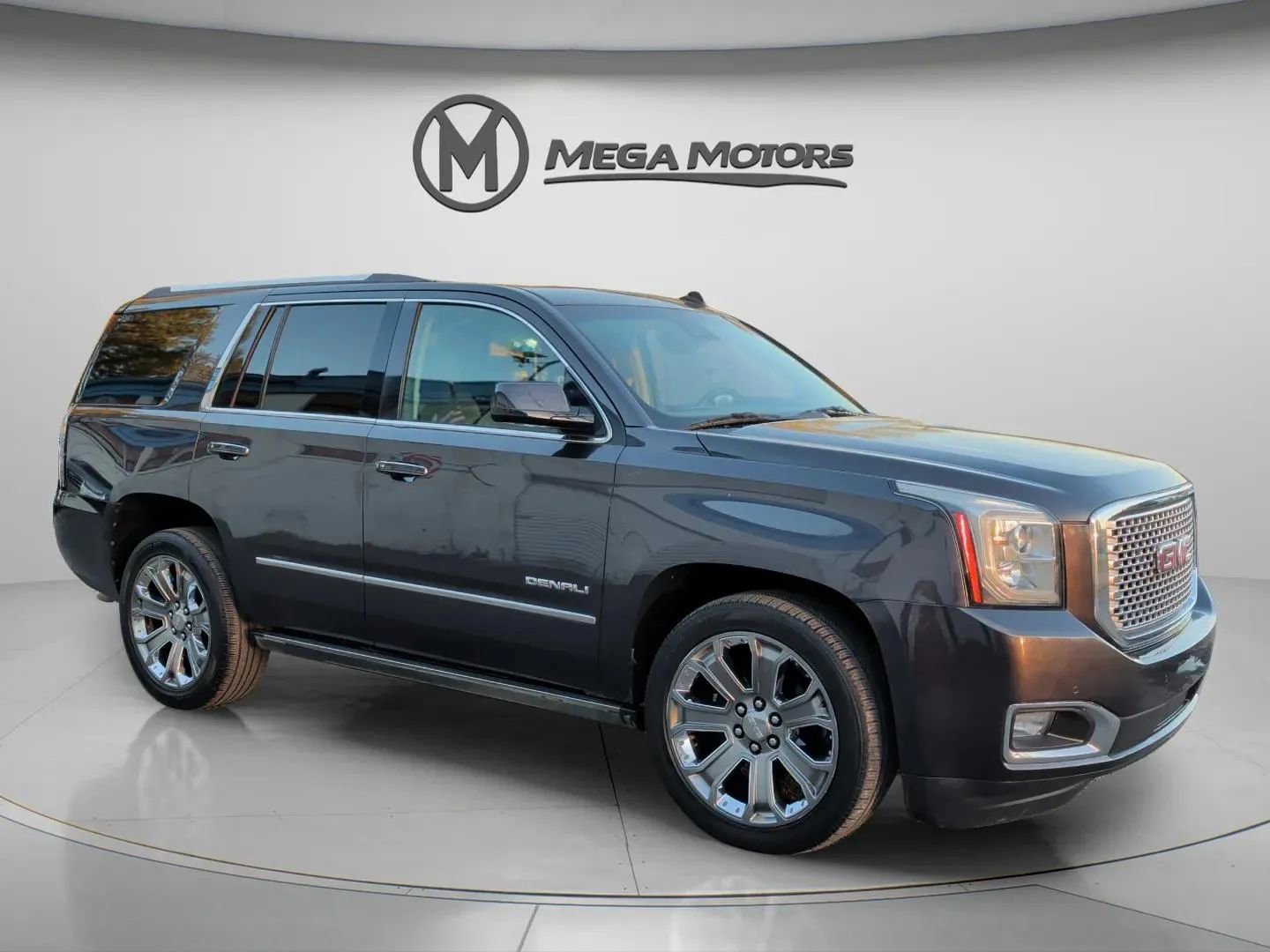 Used 2015 GMC Yukon Denali w/ Touring Package AWD/4WD image 10