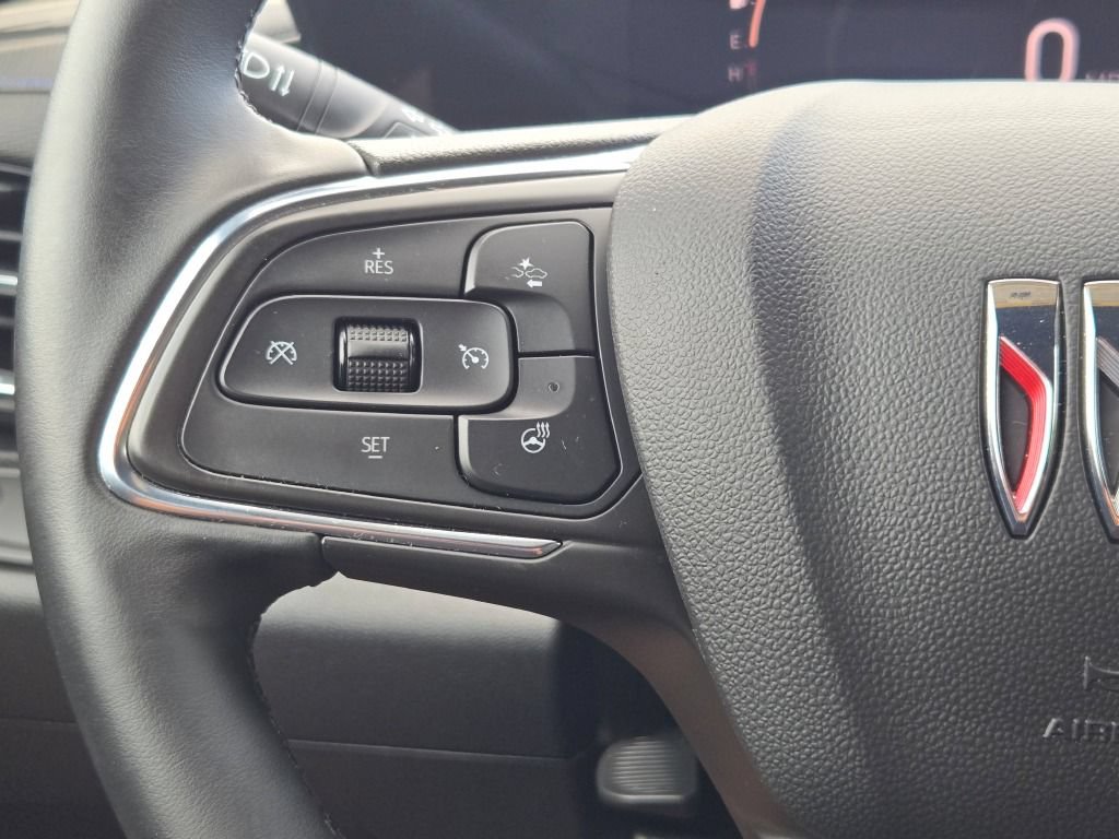 Used 2025 Buick Envista Sport Touring w/ Convenience I Package FWD image 33