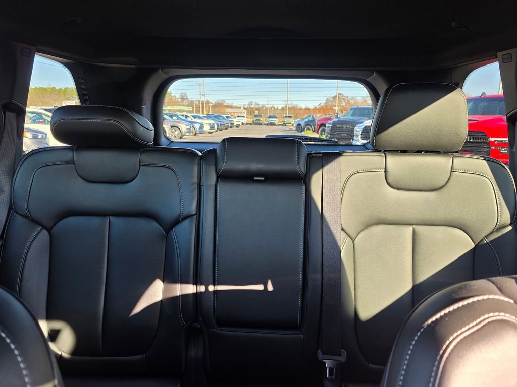 Used 2024 Jeep Grand Cherokee Limited w/ Black Appearance Package image 28