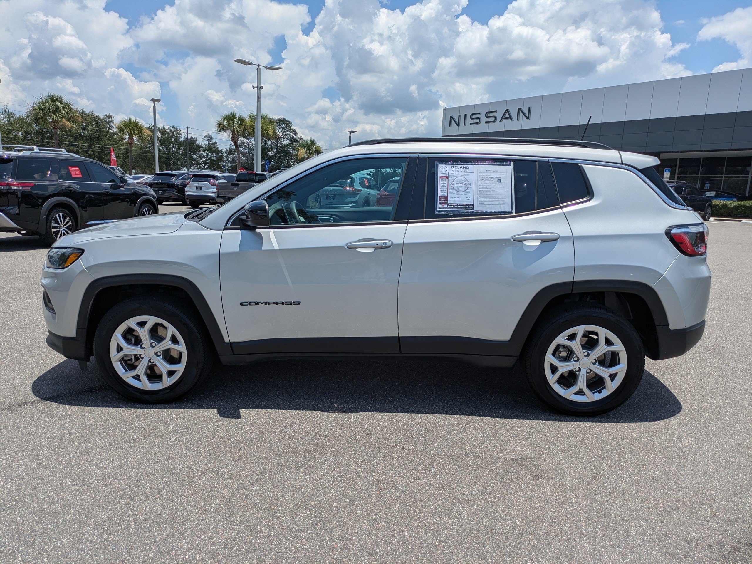 Used 2024 Jeep Compass Latitude AWD/4WD image 7