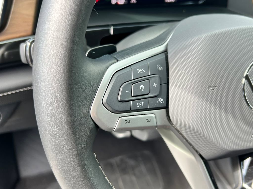 Used 2025 Volkswagen Atlas SE image 25