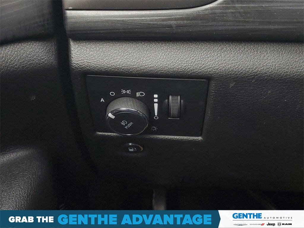 Used 2021 Jeep Grand Cherokee Laredo X image 13