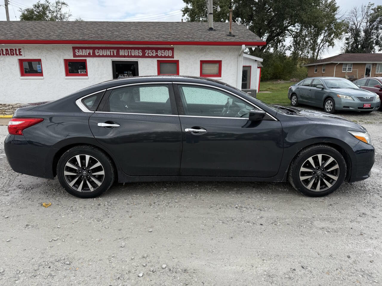 Used 2017 Nissan Altima 2.5 SV image 2