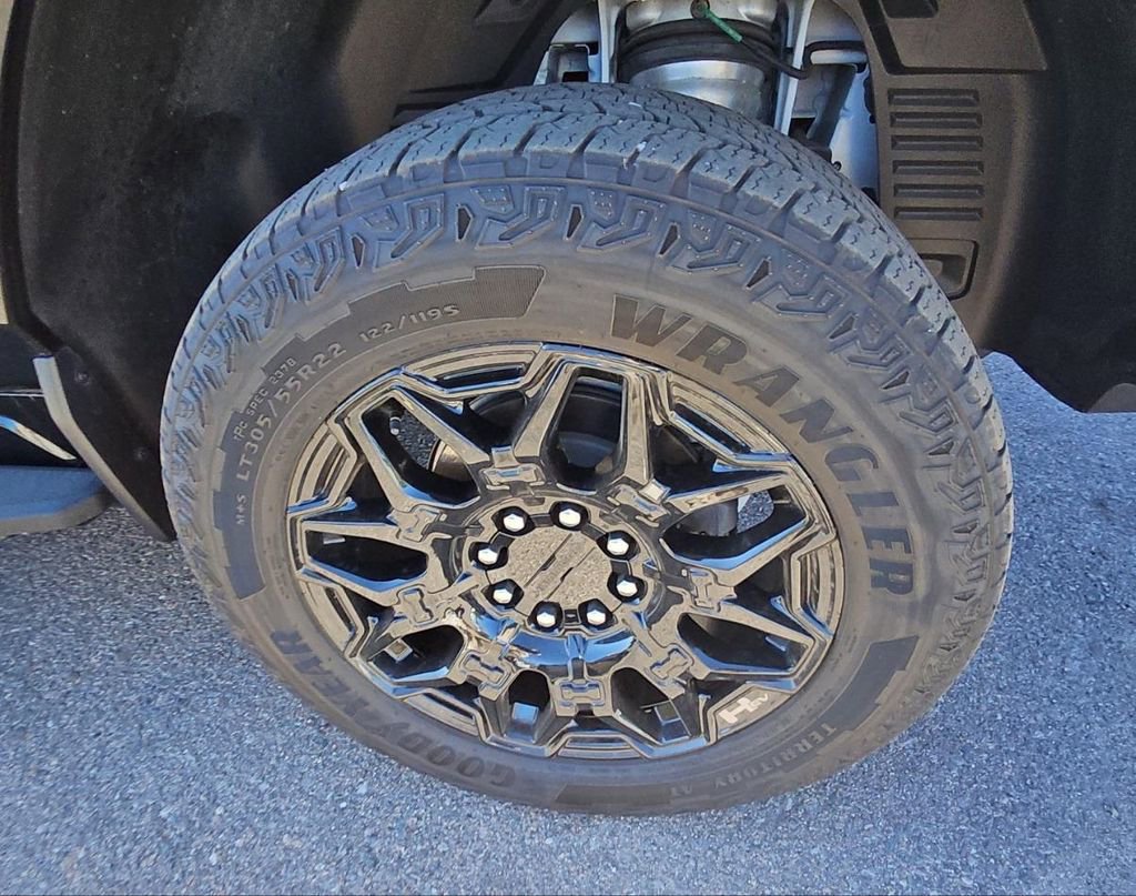 Used 2024 GMC Hummer EV 2X w/ LPO, Illumination Package image 2