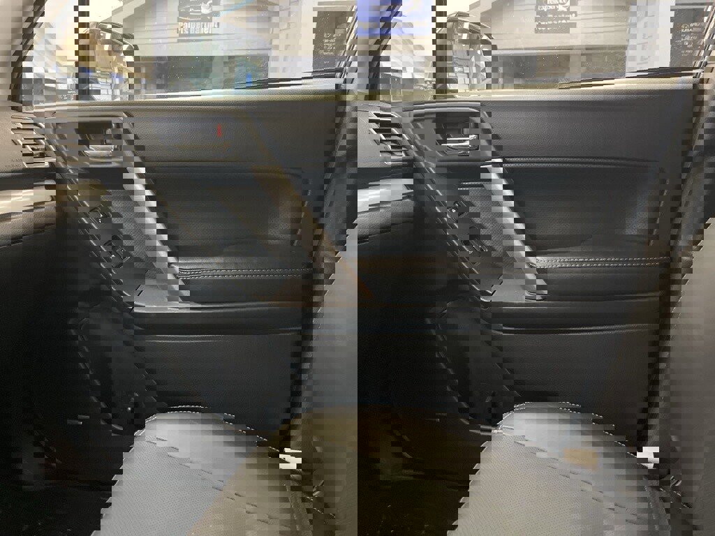 Used 2016 Subaru Forester 2.0XT Touring w/ Eyesight & Navigation System image 15