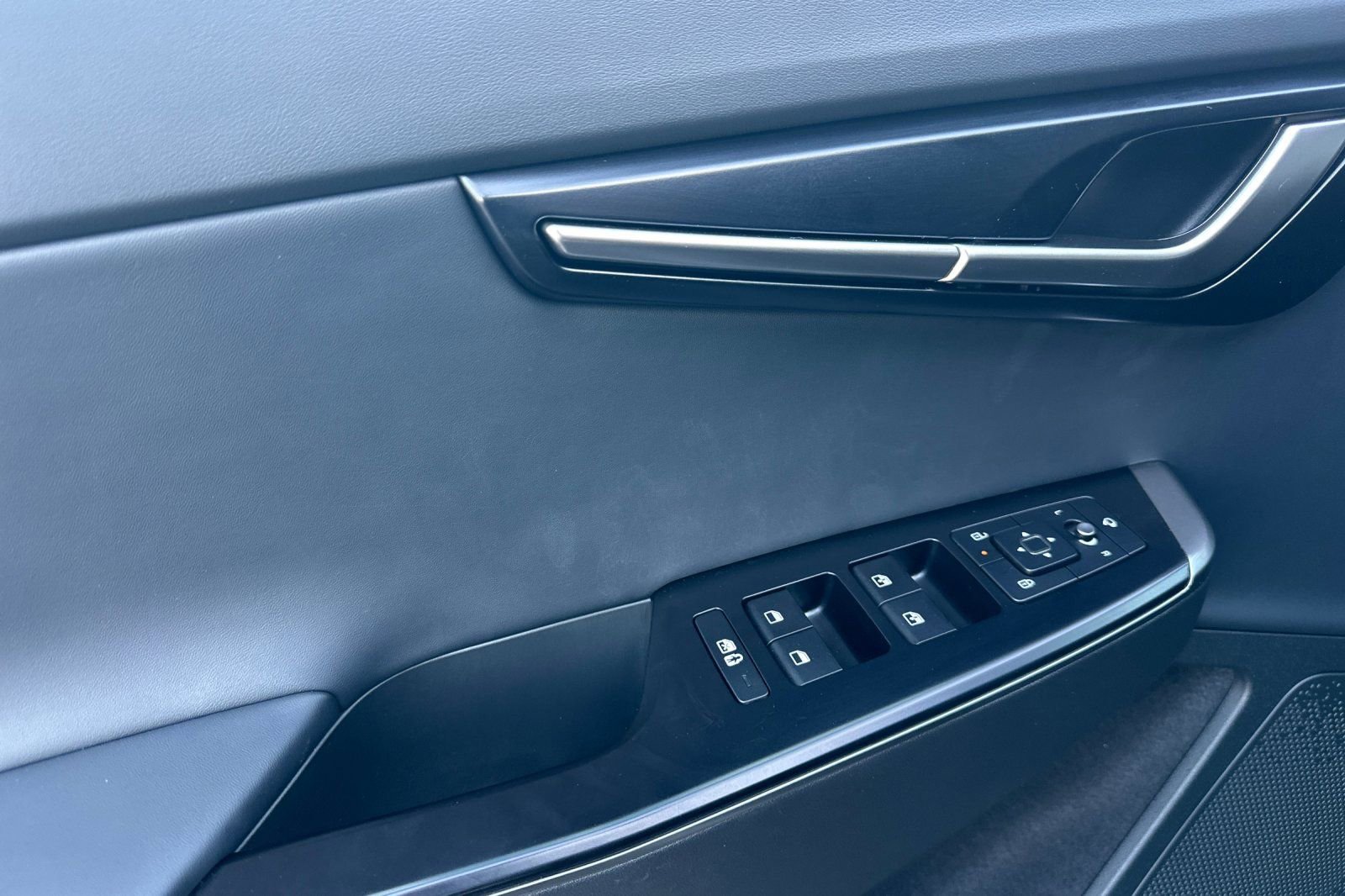 Used 2025 Kia EV6 Light image 12