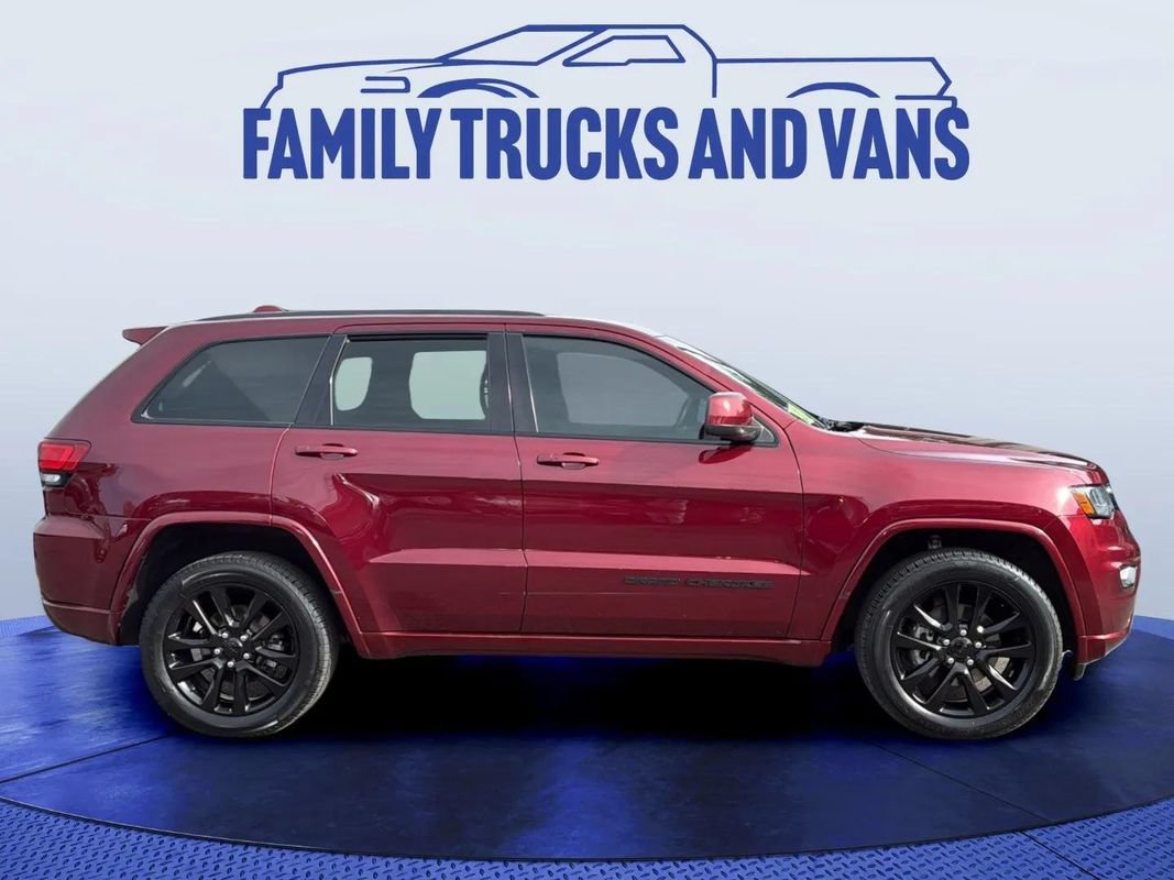 Used 2017 Jeep Grand Cherokee Altitude AWD/4WD image 6