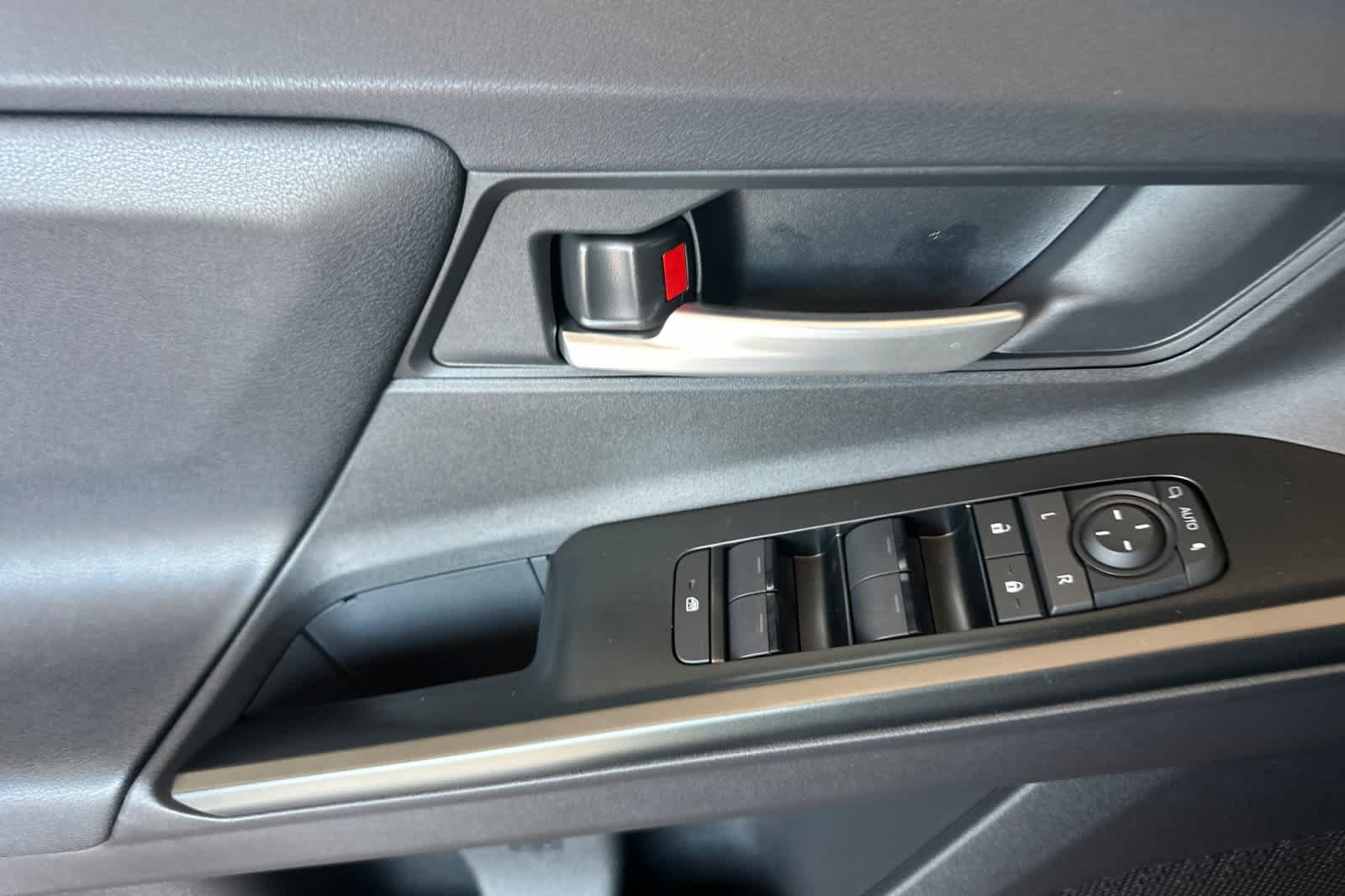 New 2026 Subaru Solterra AWD/4WD image 10