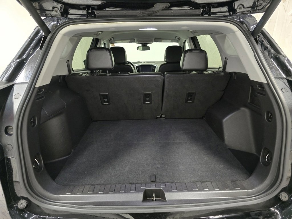 Used 2024 GMC Terrain SLT image 18