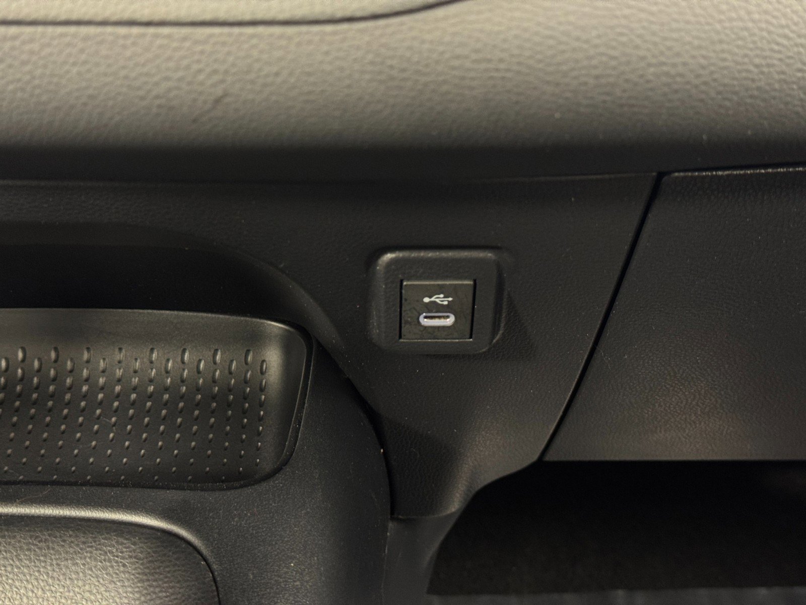 Used 2025 Toyota Corolla LE image 27