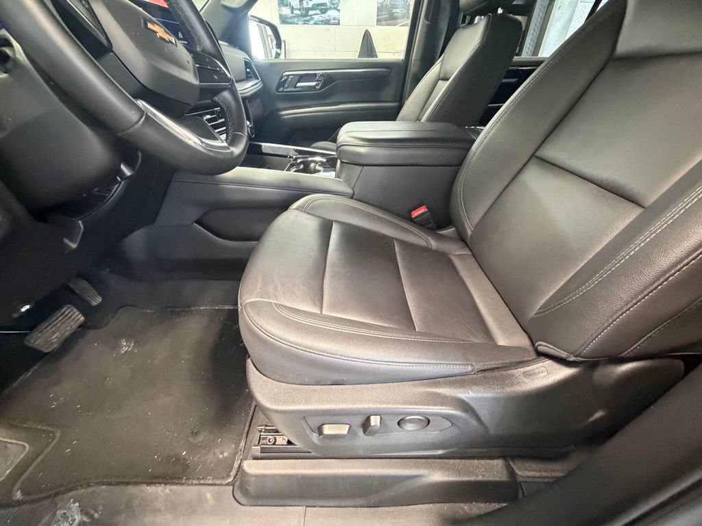 Used 2025 Chevrolet Tahoe LT AWD/4WD image 17