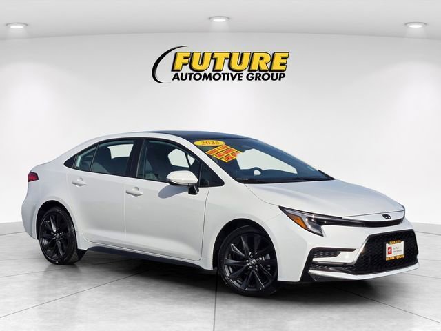 Certified 2025 Toyota Corolla SE w/ Convenience Package image 4