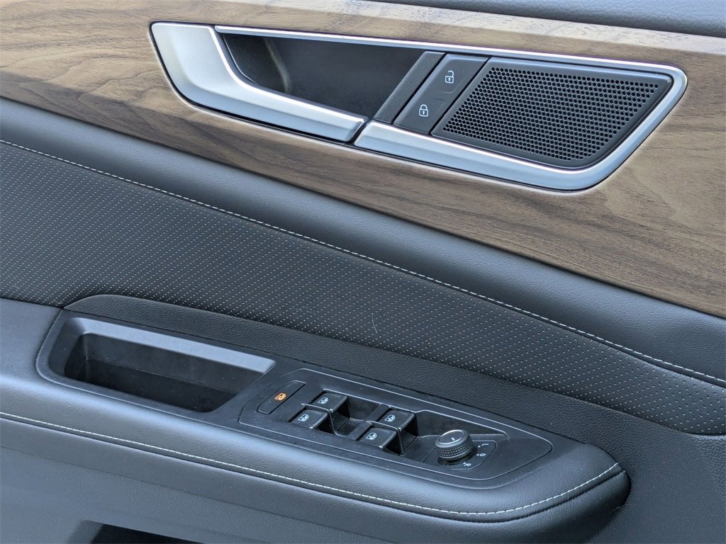 Used 2025 Volkswagen Atlas SE image 11