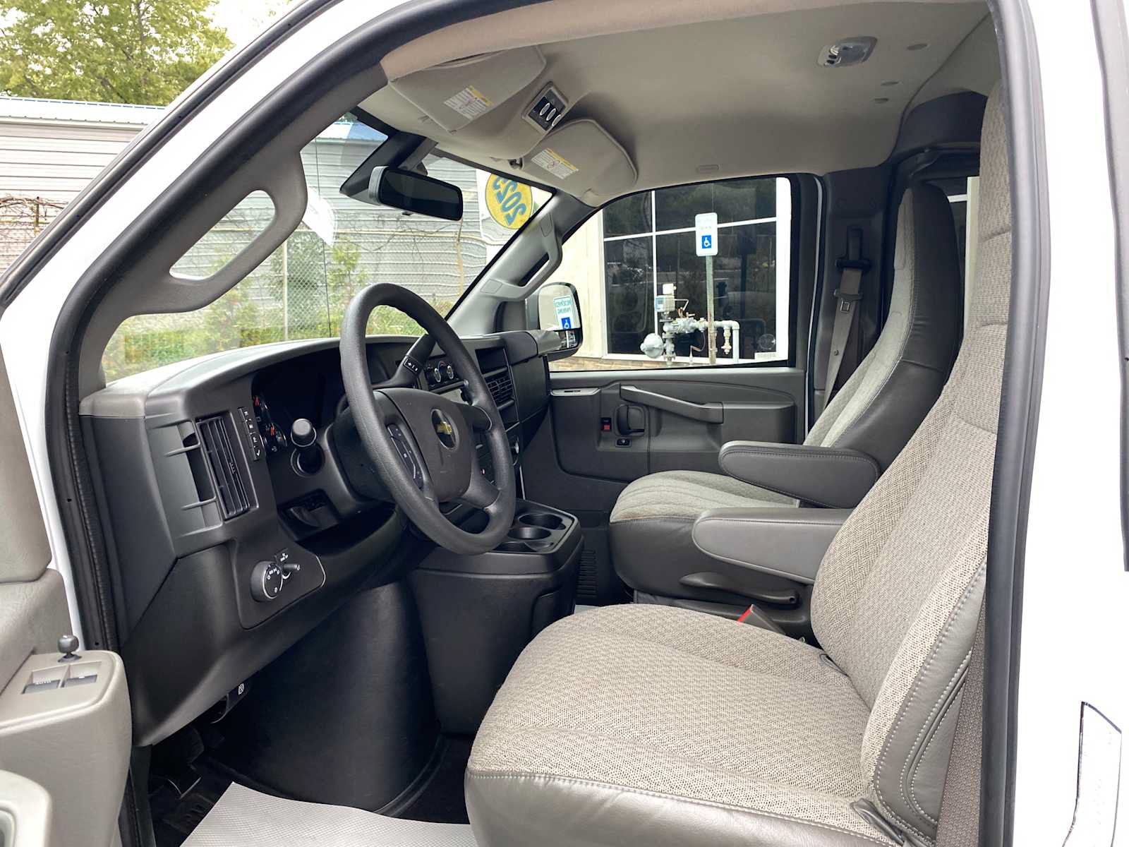 Used 2025 Chevrolet Express 3500 LT w/ LT Preferred Equipment Group RWD image 8