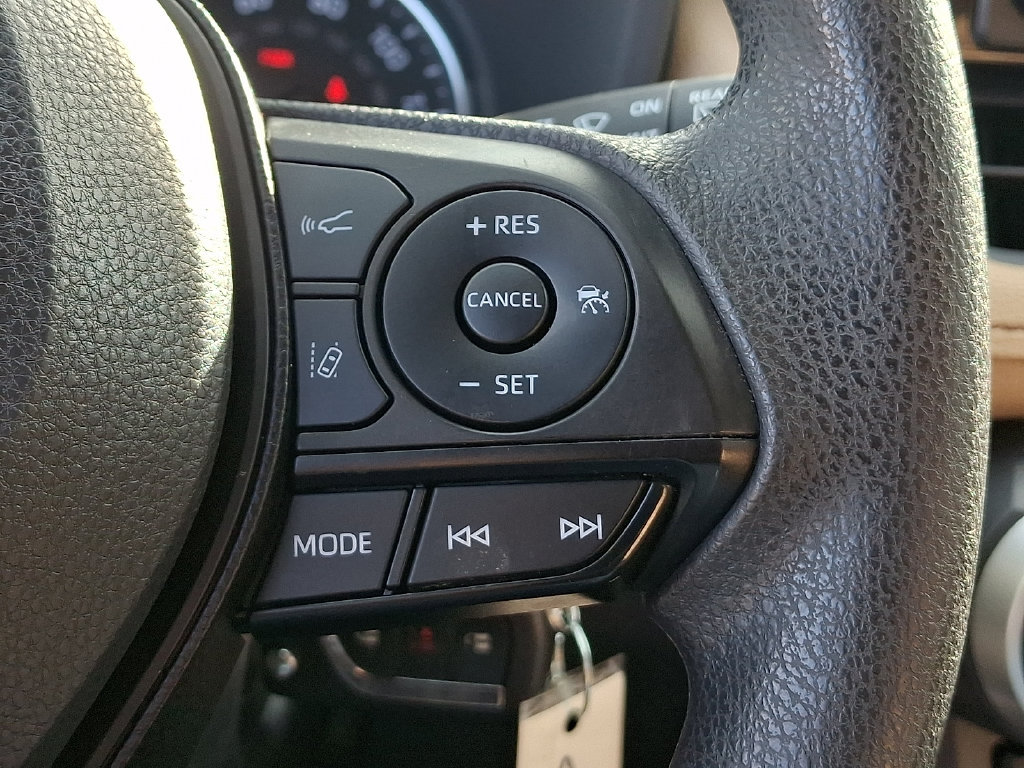 Used 2019 Toyota RAV4 LE w/ Carpet Mat Package AWD/4WD image 21