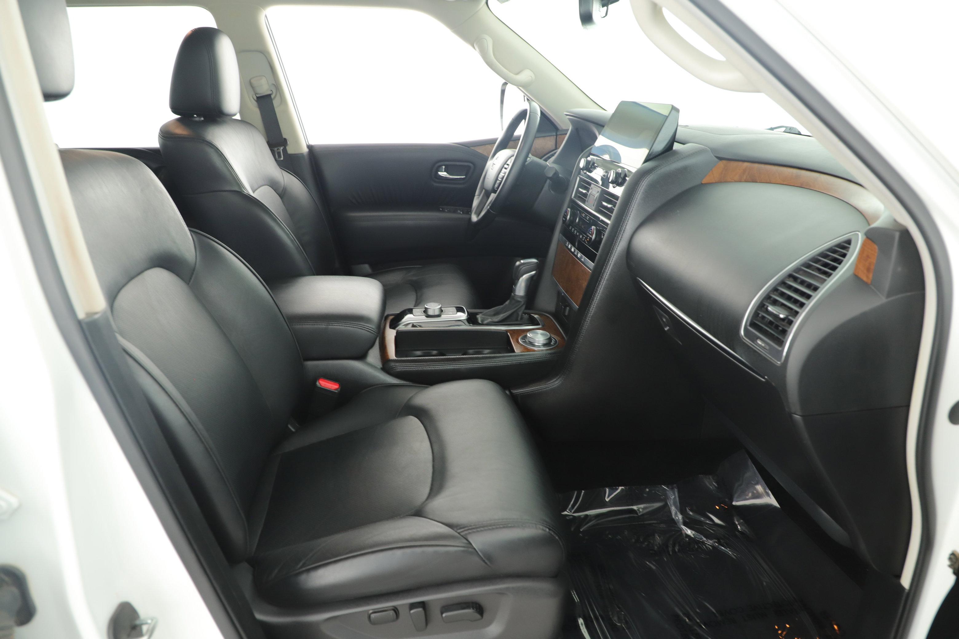 Used 2024 Nissan Armada SL w/ Captain's Chairs Package image 22