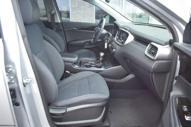 Used 2019 Kia Sorento LX image 40