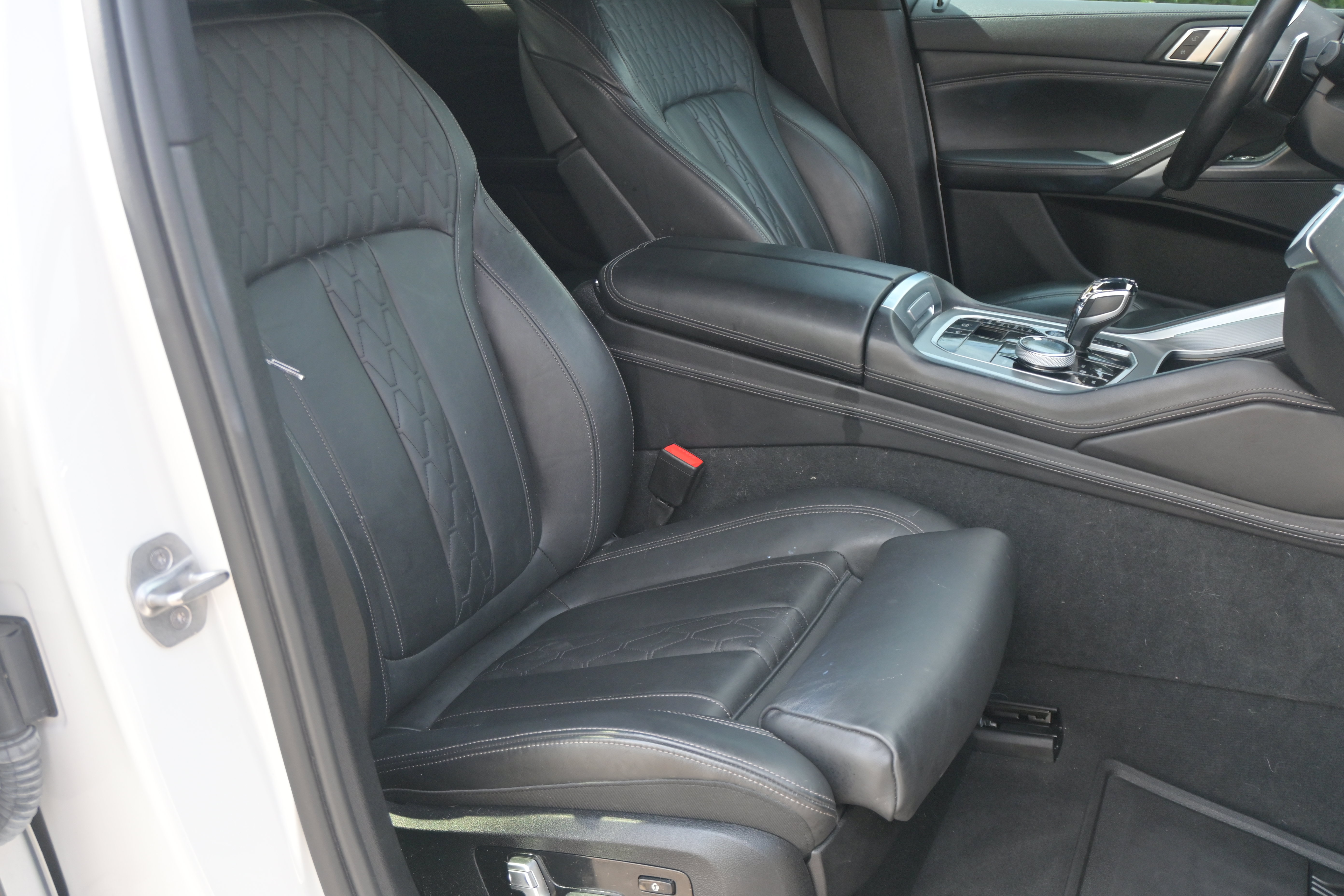 Used 2021 BMW X6 xDrive40i w/ Executive Package AWD/4WD image 34