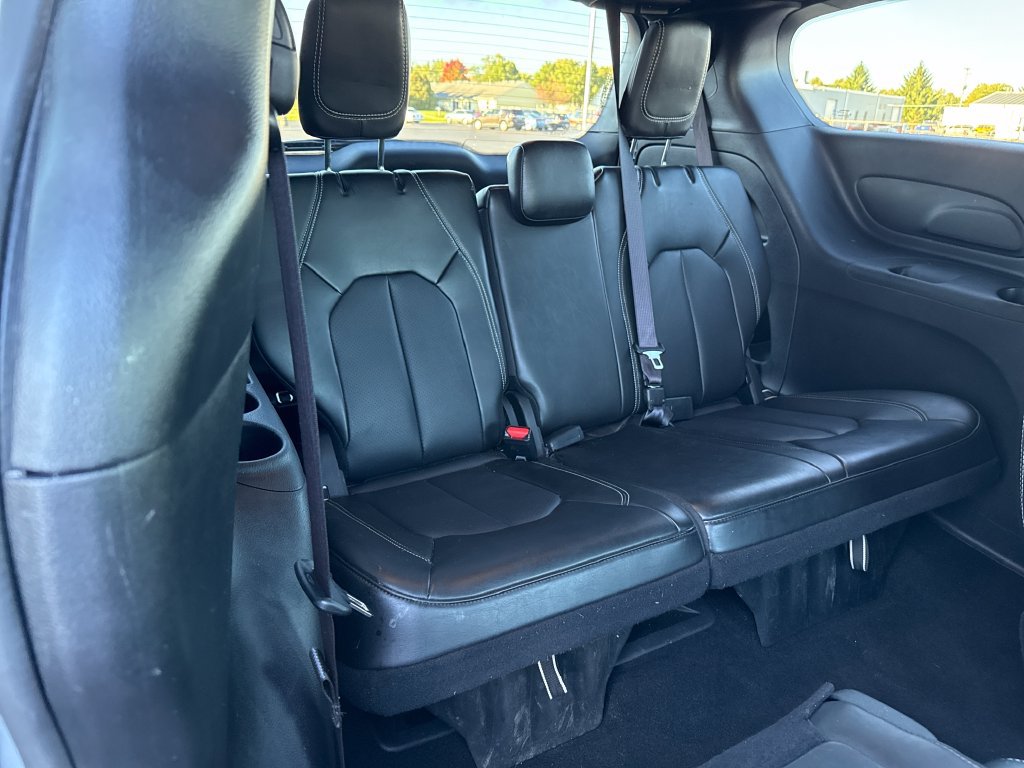 Used 2025 Chrysler Pacifica Select FWD image 23