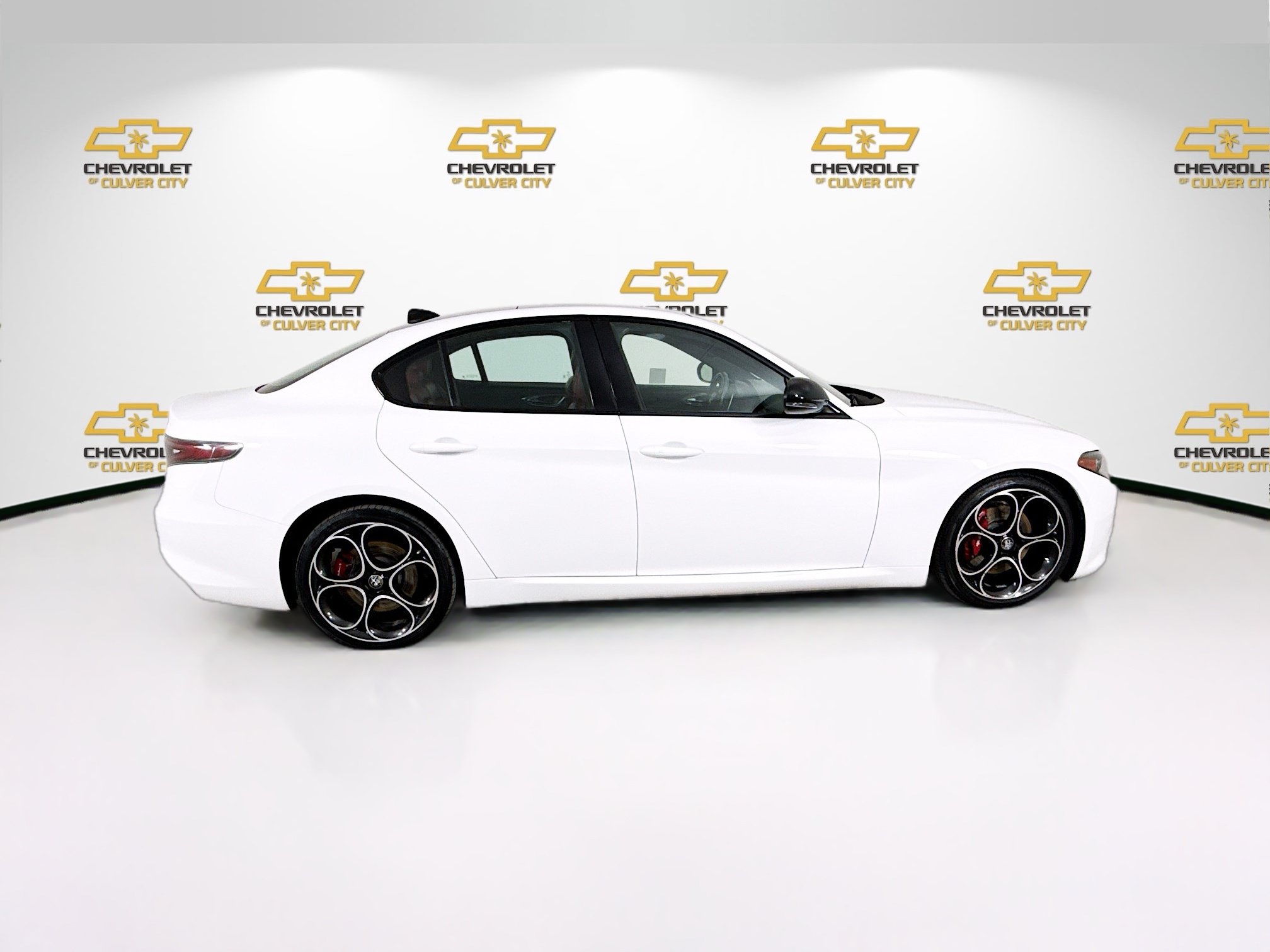 Used 2024 Alfa Romeo Giulia Veloce RWD image 9
