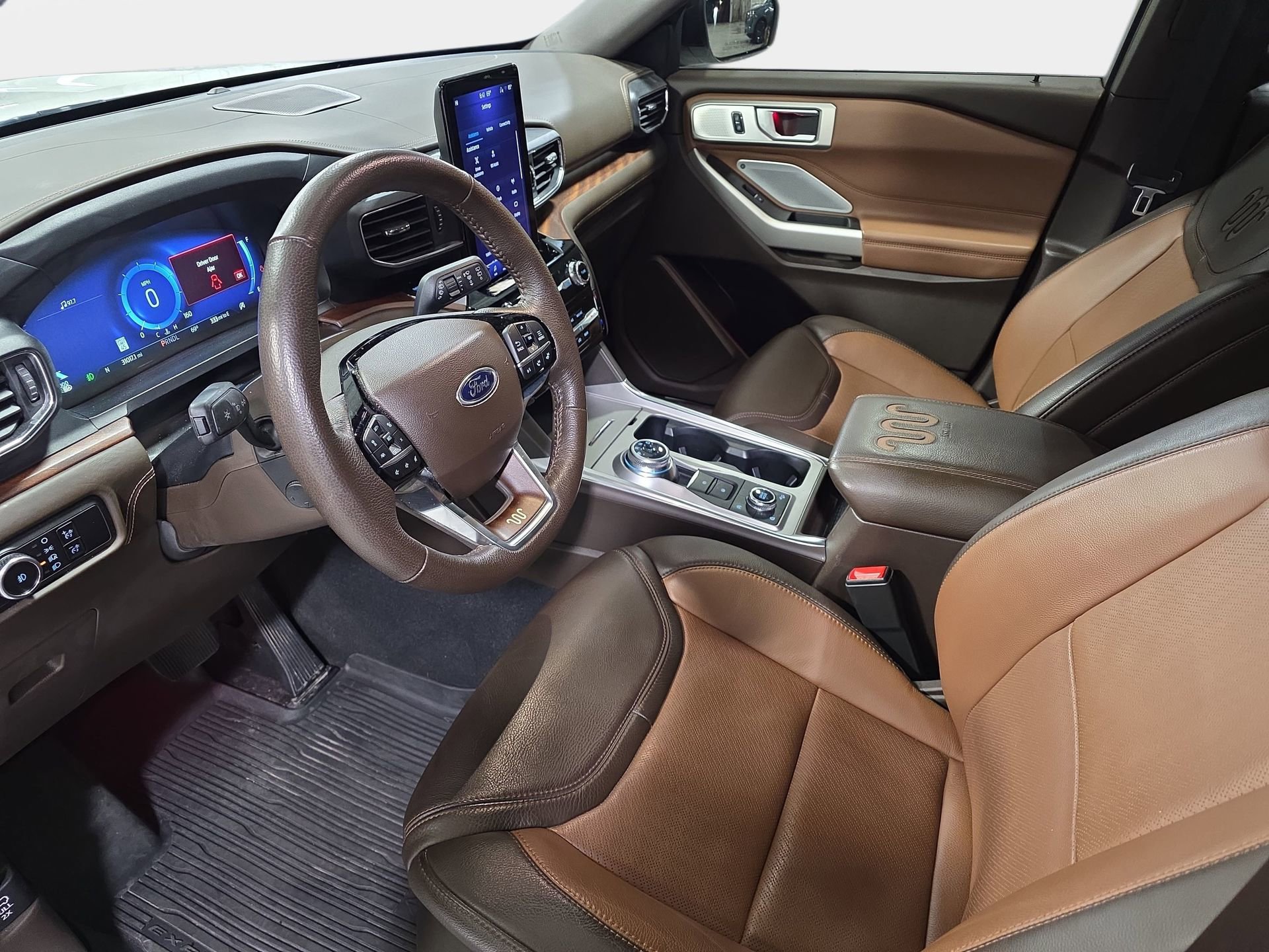 Used 2023 Ford Explorer King Ranch w/ Technology Package image 16