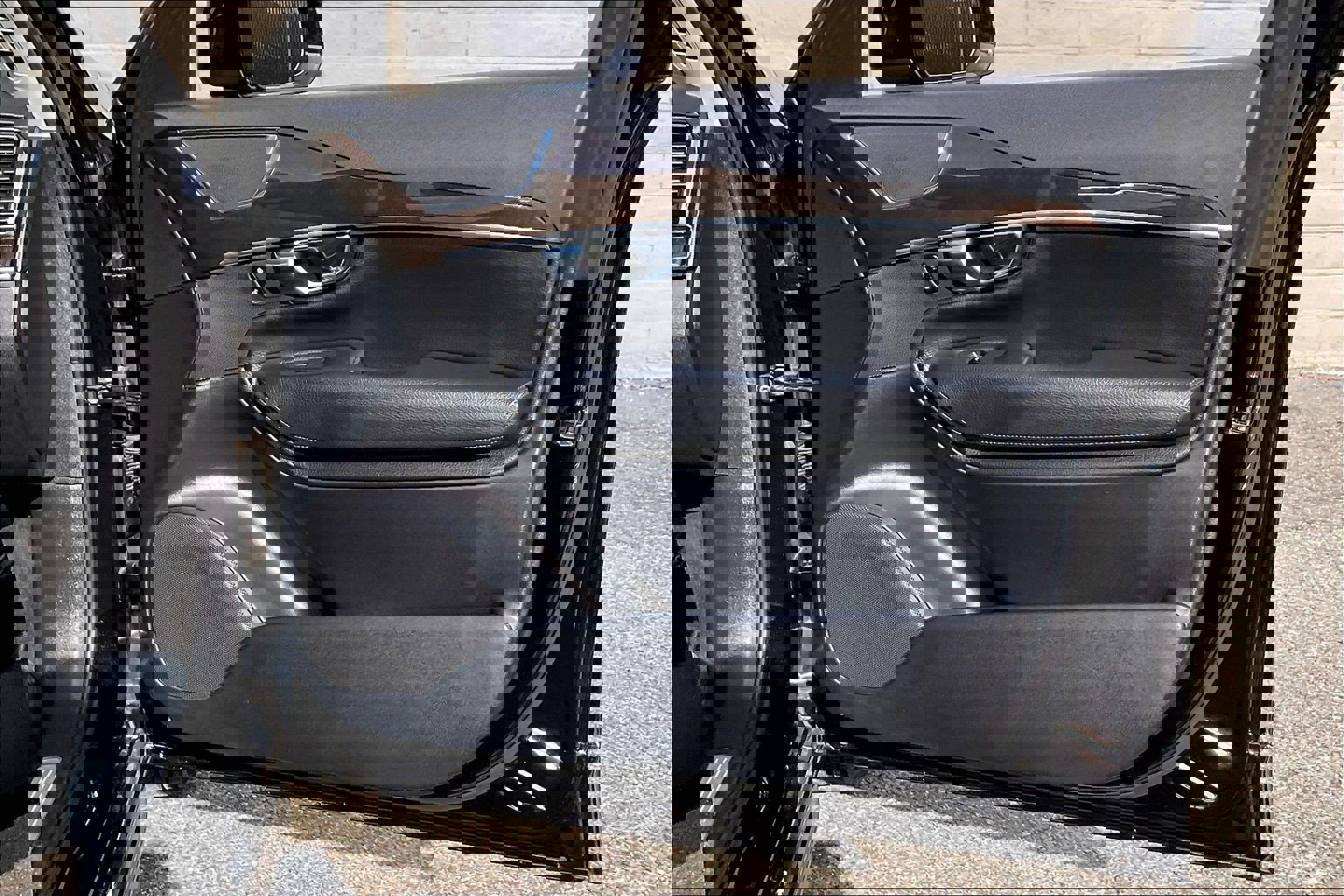 Used 2018 Volvo XC90 T6 Momentum w/ Convenience Package image 23