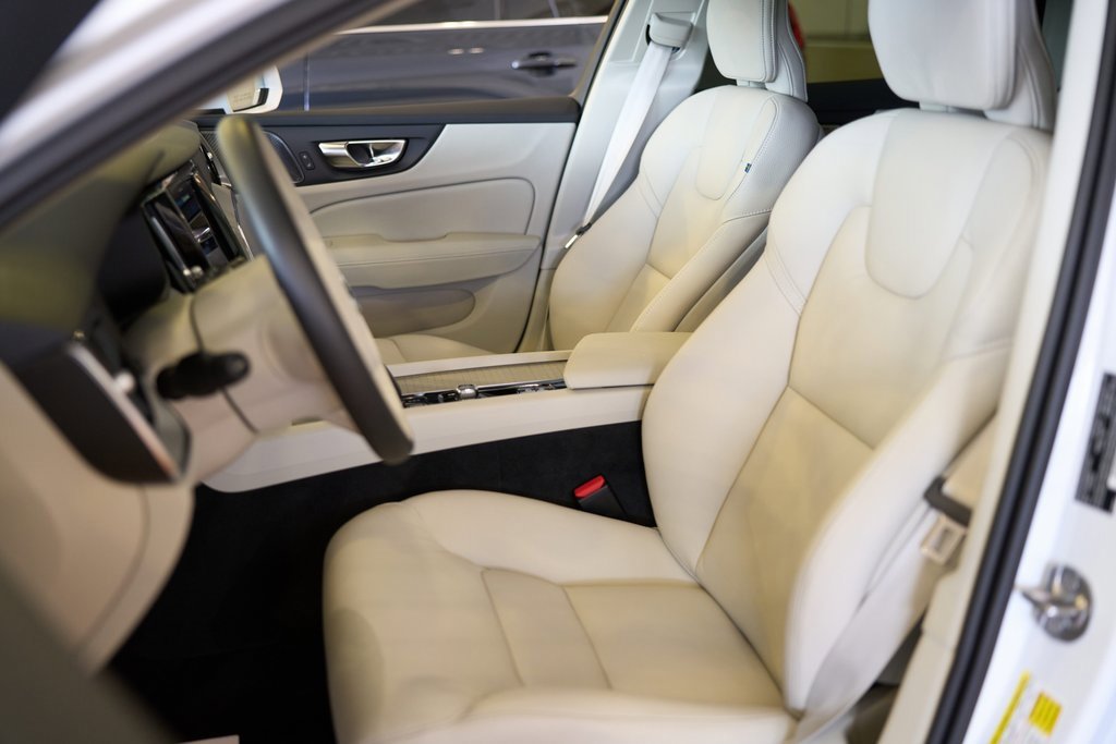 Certified 2025 Volvo V60 B5 Cross Country Plus image 10