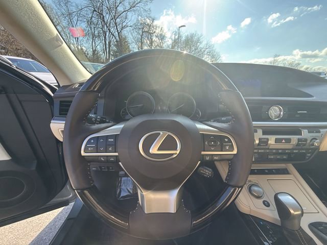 Used 2018 Lexus ES 350 w/ Luxury Package w/Wood Trim image 14