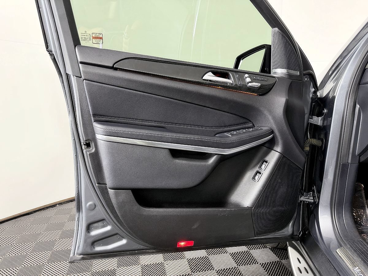 Used 2018 Mercedes-Benz GLS 550 4MATIC image 32