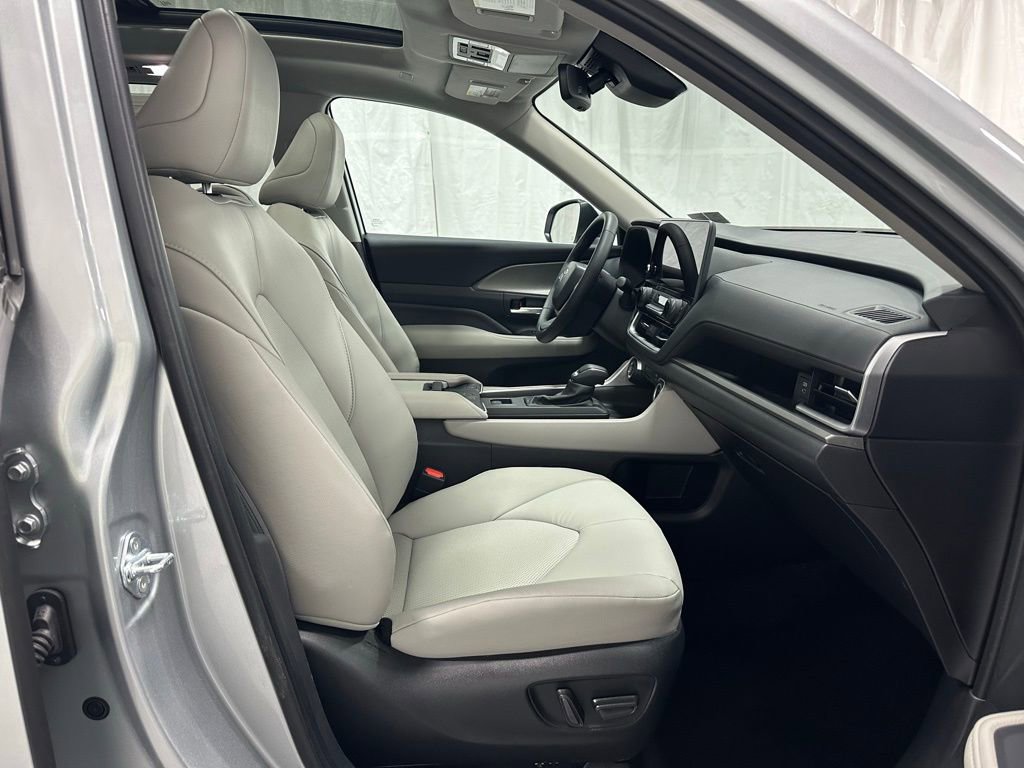 Used 2025 Toyota Grand Highlander AWD image 65