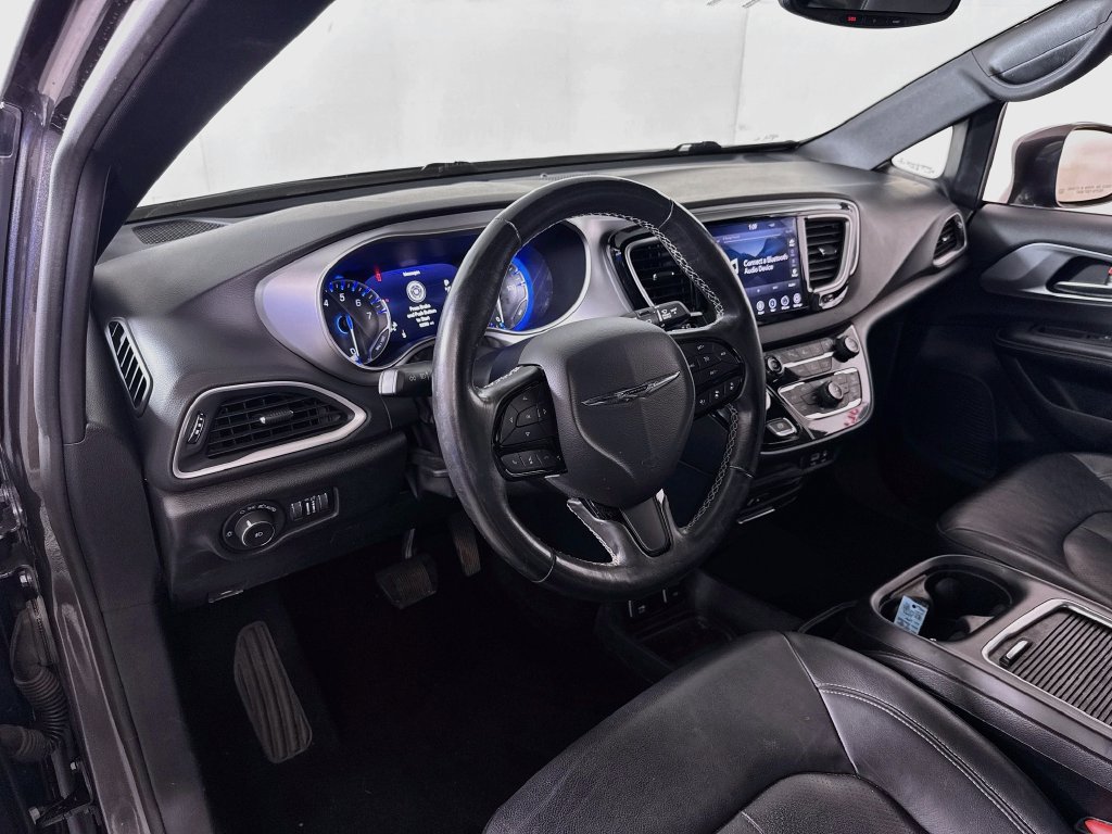 Used 2020 Chrysler Pacifica Touring-L Plus w/ Advanced Safetytec Group FWD image 7