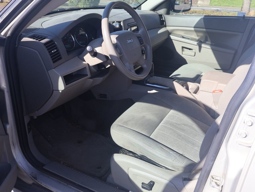 Used 2007 Jeep Grand Cherokee Laredo image 4