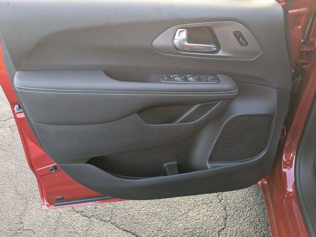 New 2026 Chrysler Pacifica Select image 9