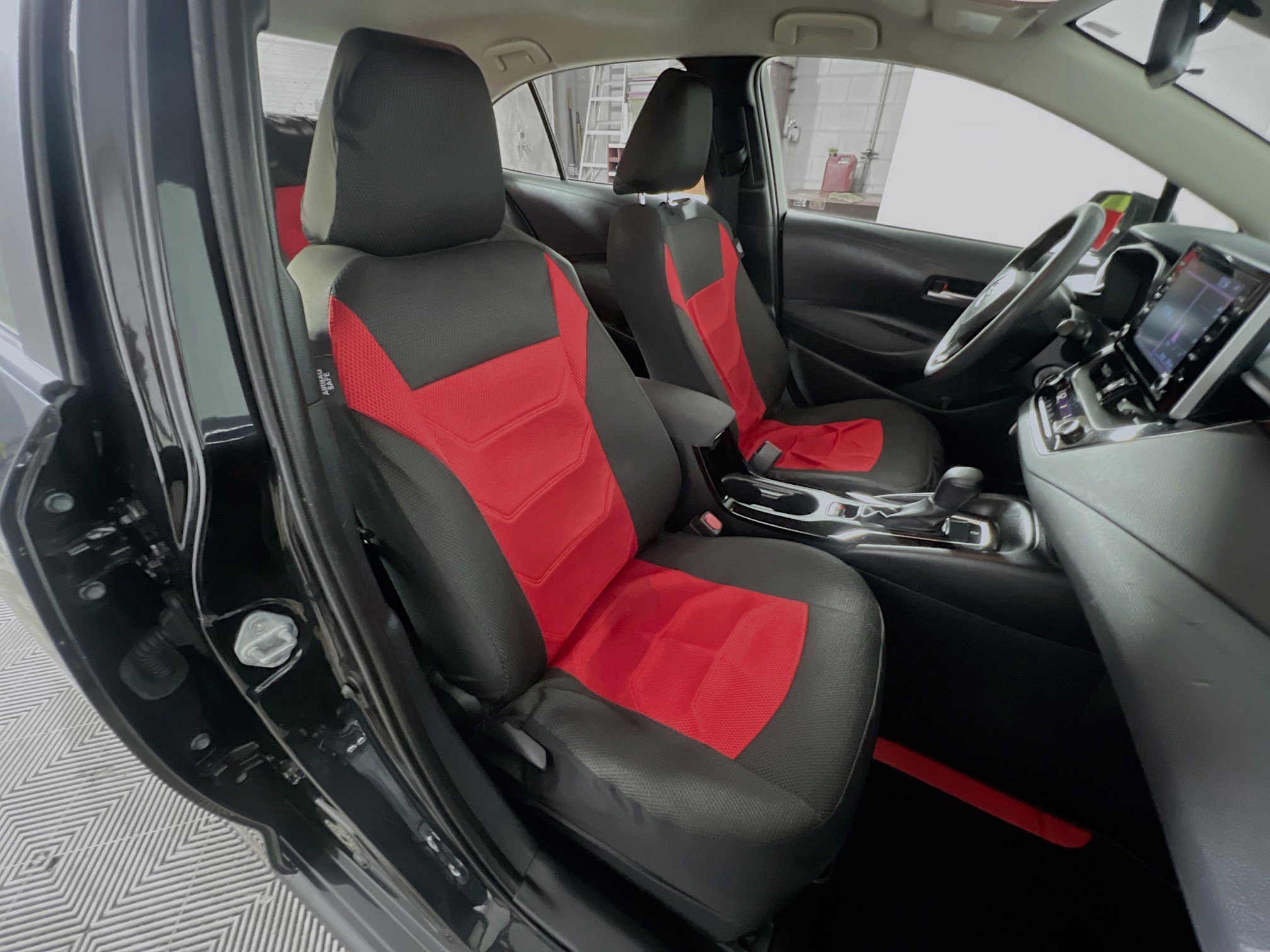 Used 2020 Toyota Corolla LE w/ Carpet Mat Package (TMS) image 28