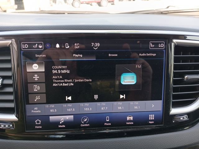 Used 2024 Chrysler Pacifica Touring-L image 33