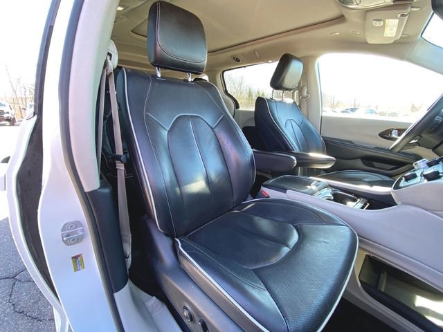 Used 2022 Chrysler Pacifica Limited image 28