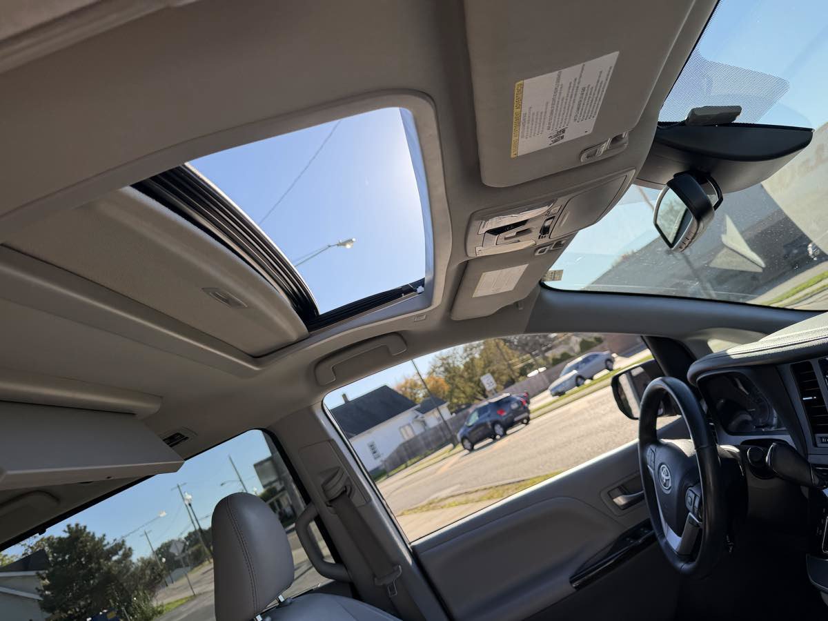 Used 2020 Toyota Sienna XLE Premium AWD/4WD image 24