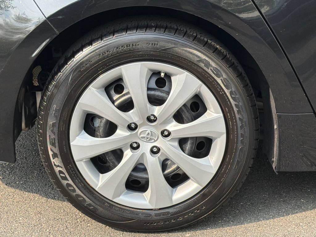 Used 2021 Toyota Corolla LE FWD image 7