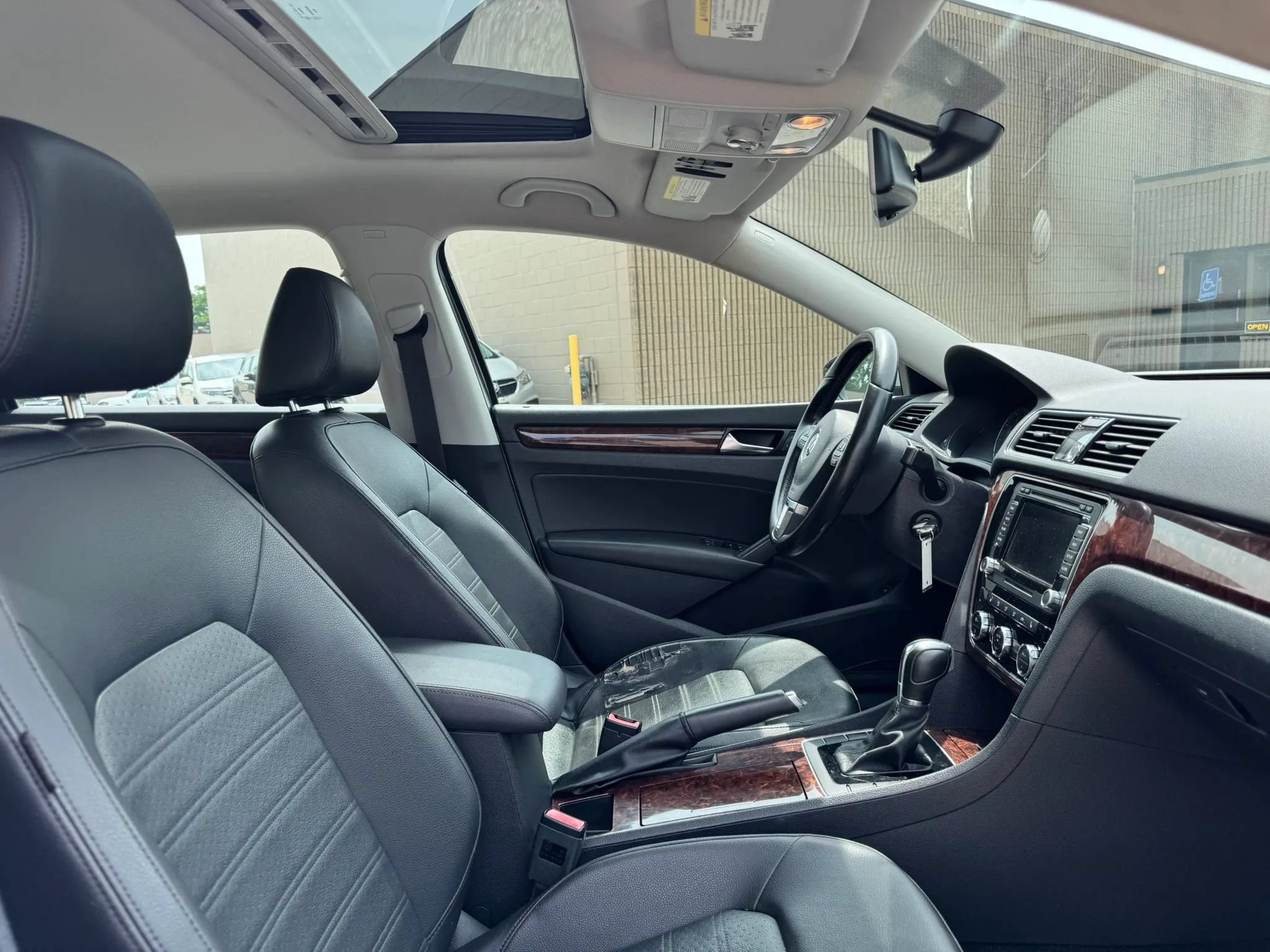 Used 2012 Volkswagen Passat 2.5 SEL Premium FWD image 24
