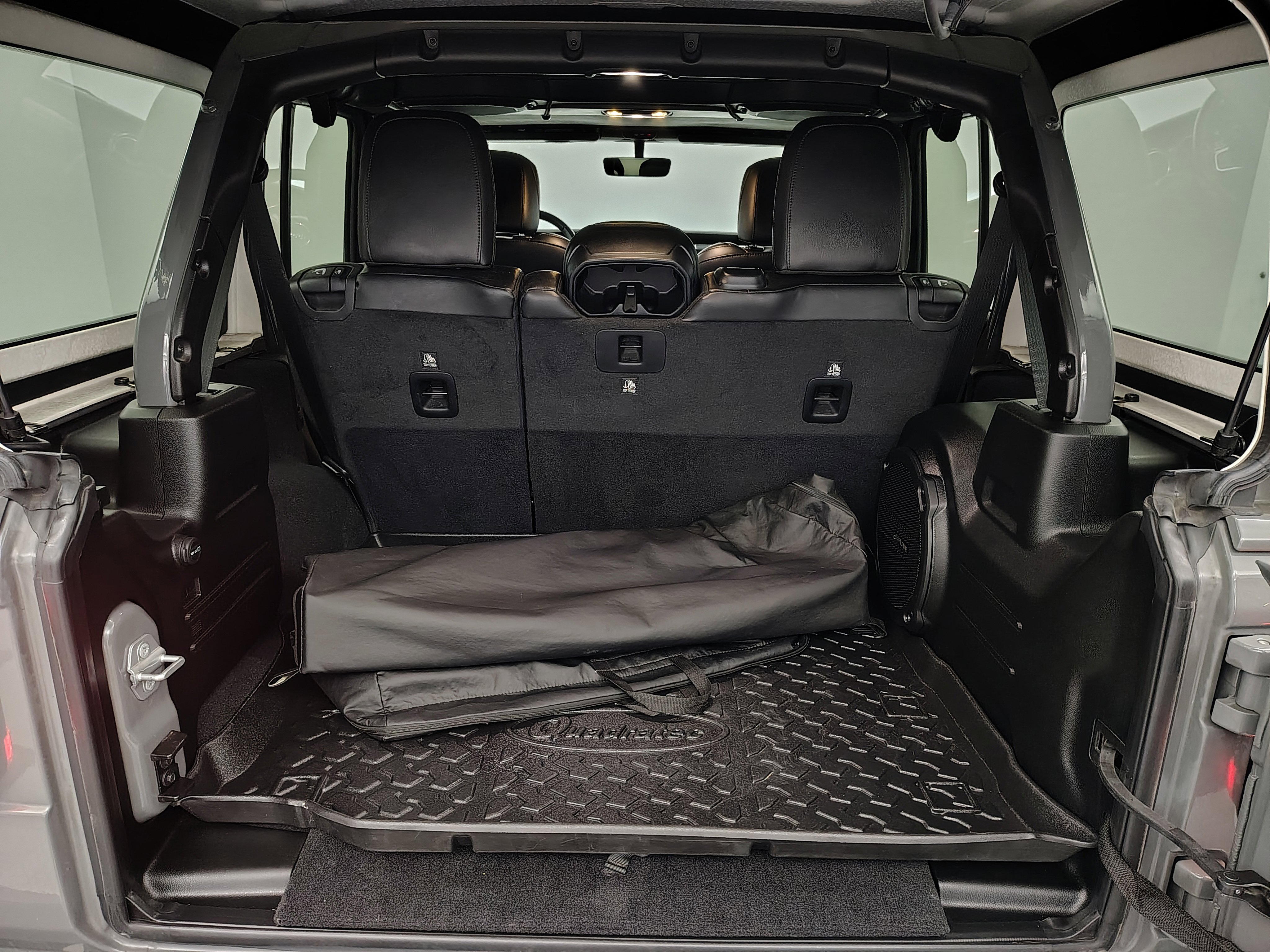 Used 2020 Jeep Wrangler Unlimited Sahara AWD/4WD image 17
