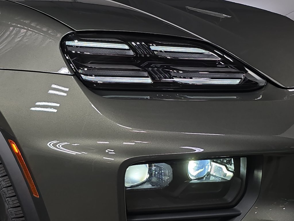 New 2026 Porsche Macan Electric RWD image 12