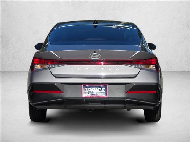 Used 2025 Hyundai Elantra SE image 7