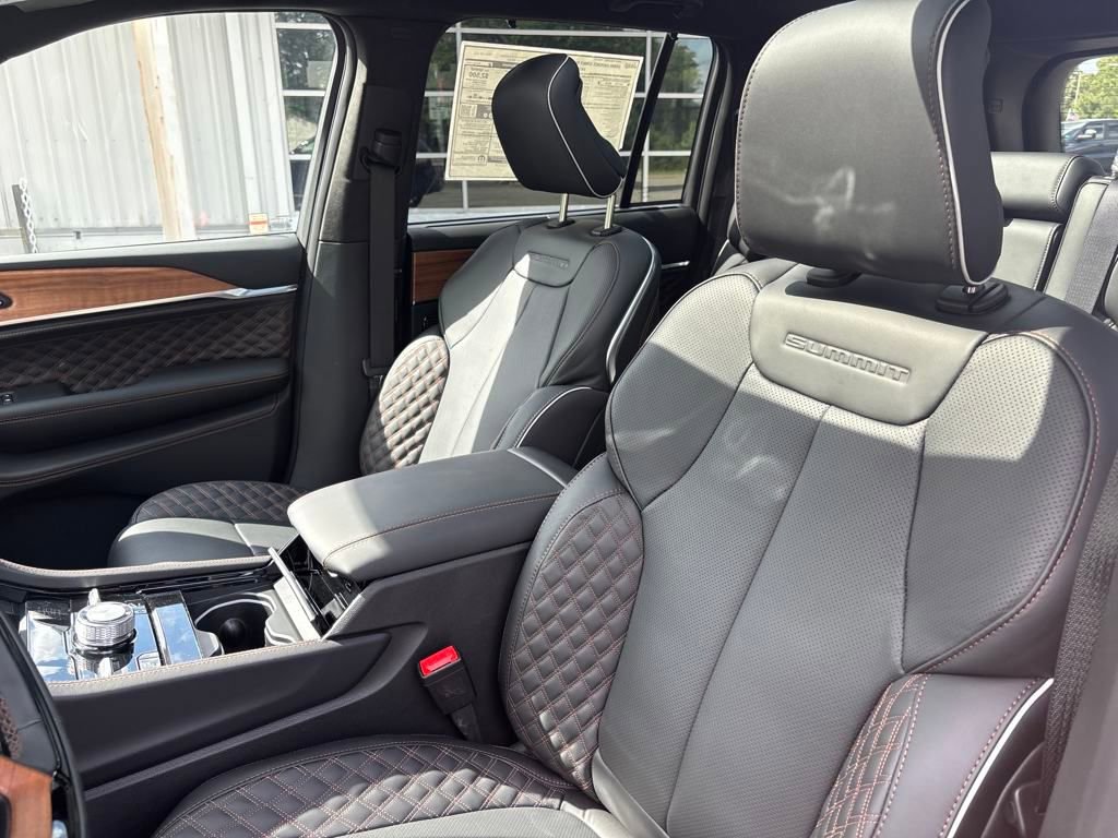 New 2025 Jeep Grand Cherokee Summit image 18