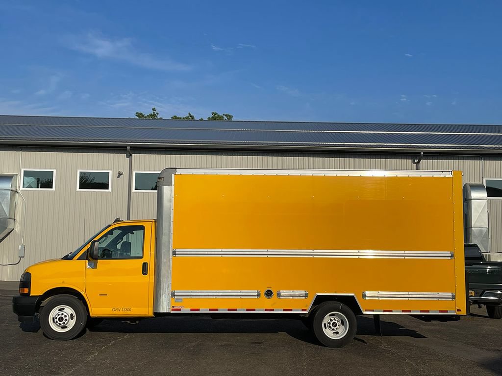 Used 2021 GMC Savana 3500 Extended w/ Power Convenience Package RWD image 6