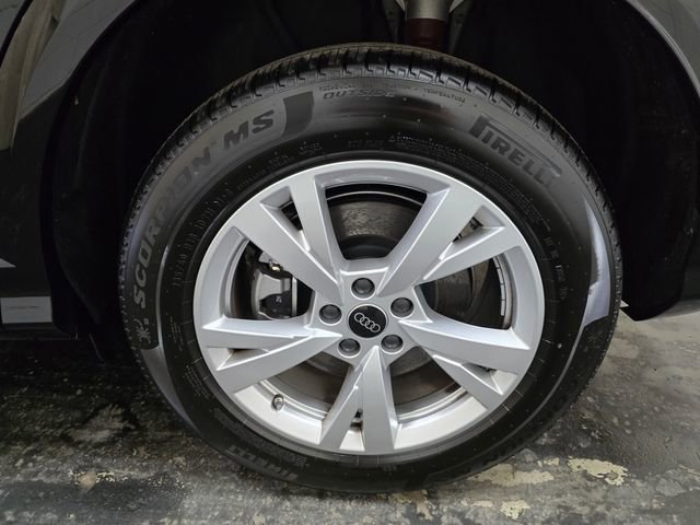 Certified 2025 Audi Q5 Premium w/ Convenience Package image 12