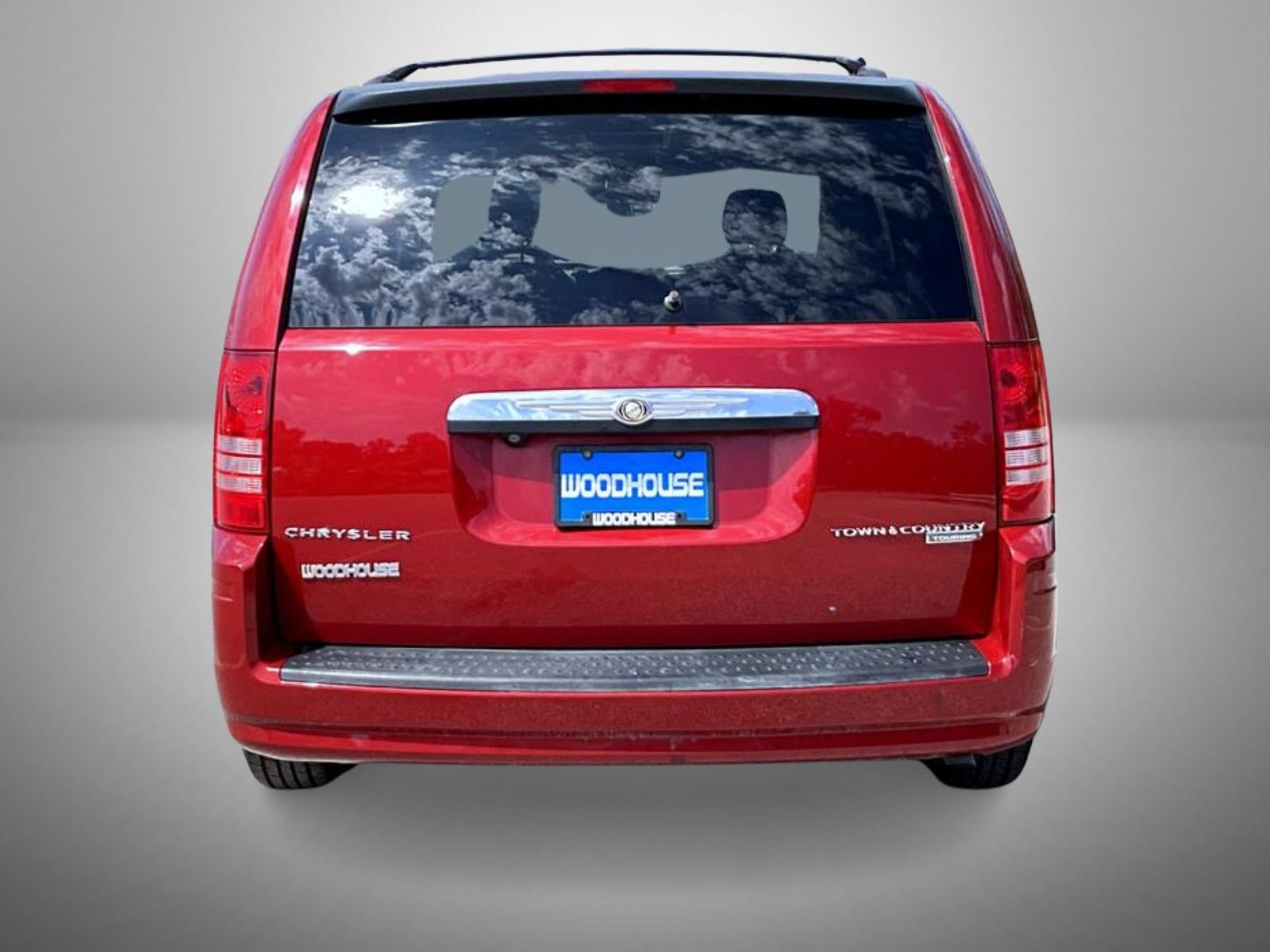 Used 2010 Chrysler Town & Country Touring w/ Entertainment Group #2 FWD image 6
