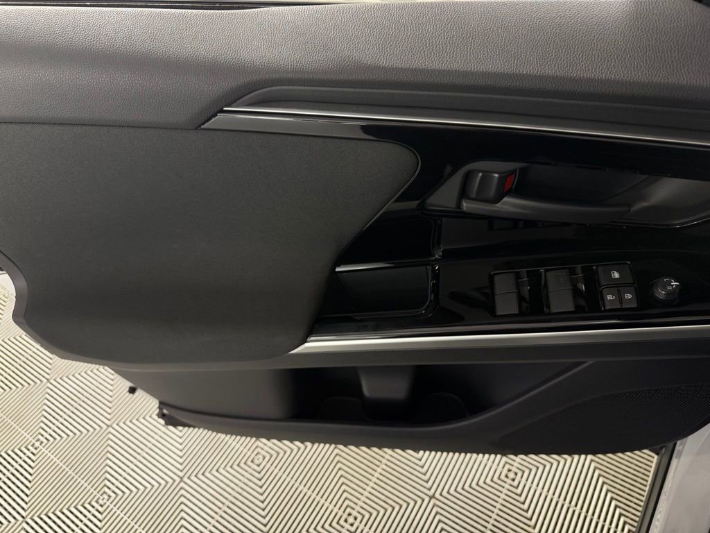 Used 2025 Subaru Solterra Premium image 22