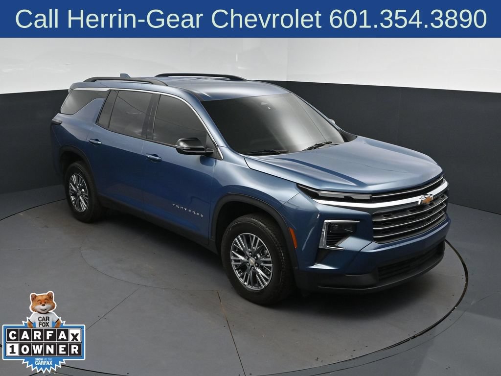 Used 2025 Chevrolet Traverse LT
