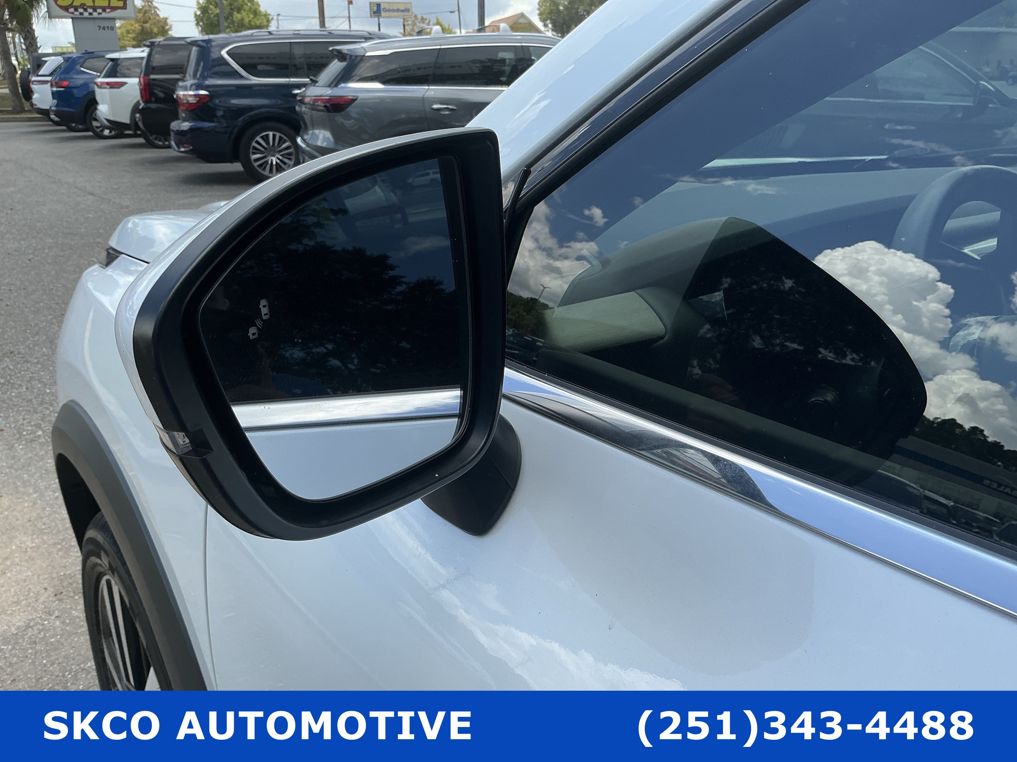 Used 2025 Nissan Pathfinder Platinum FWD image 10